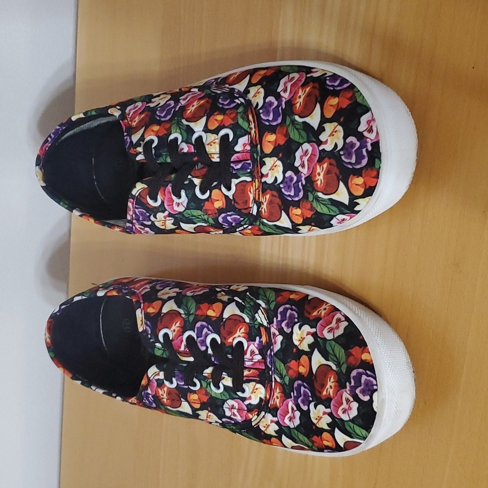 DISNEY Alice in Wonderland Floral Sneakers Size 11